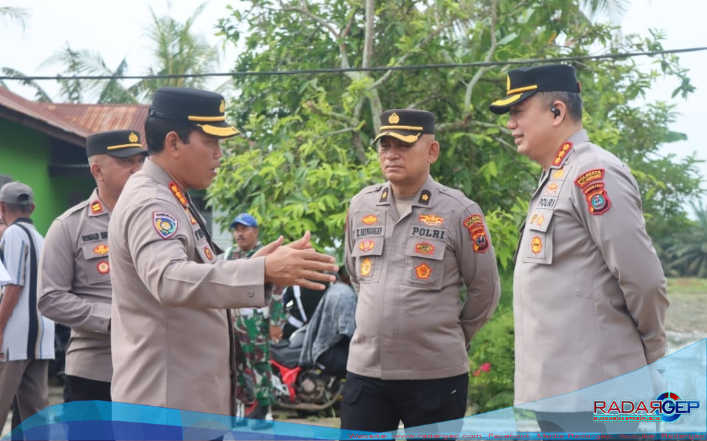 Kapolresta Deli Serdang Hadiri Gerakan Tanam Padi Serentak di Desa Pasar Miring